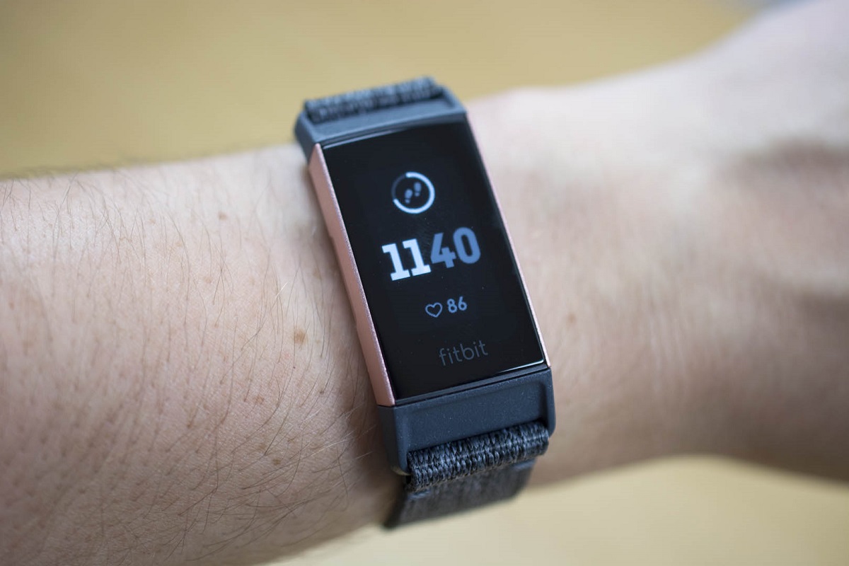 fitnes grivna - Fitbit Charge 3.jpg